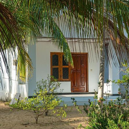 Surf & Yoga Arugam Bay Hotell Exteriör bild