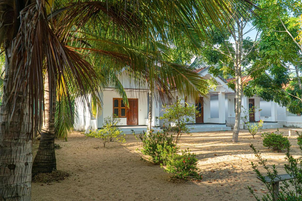 Surf & Yoga Arugam Bay Hotell Exteriör bild