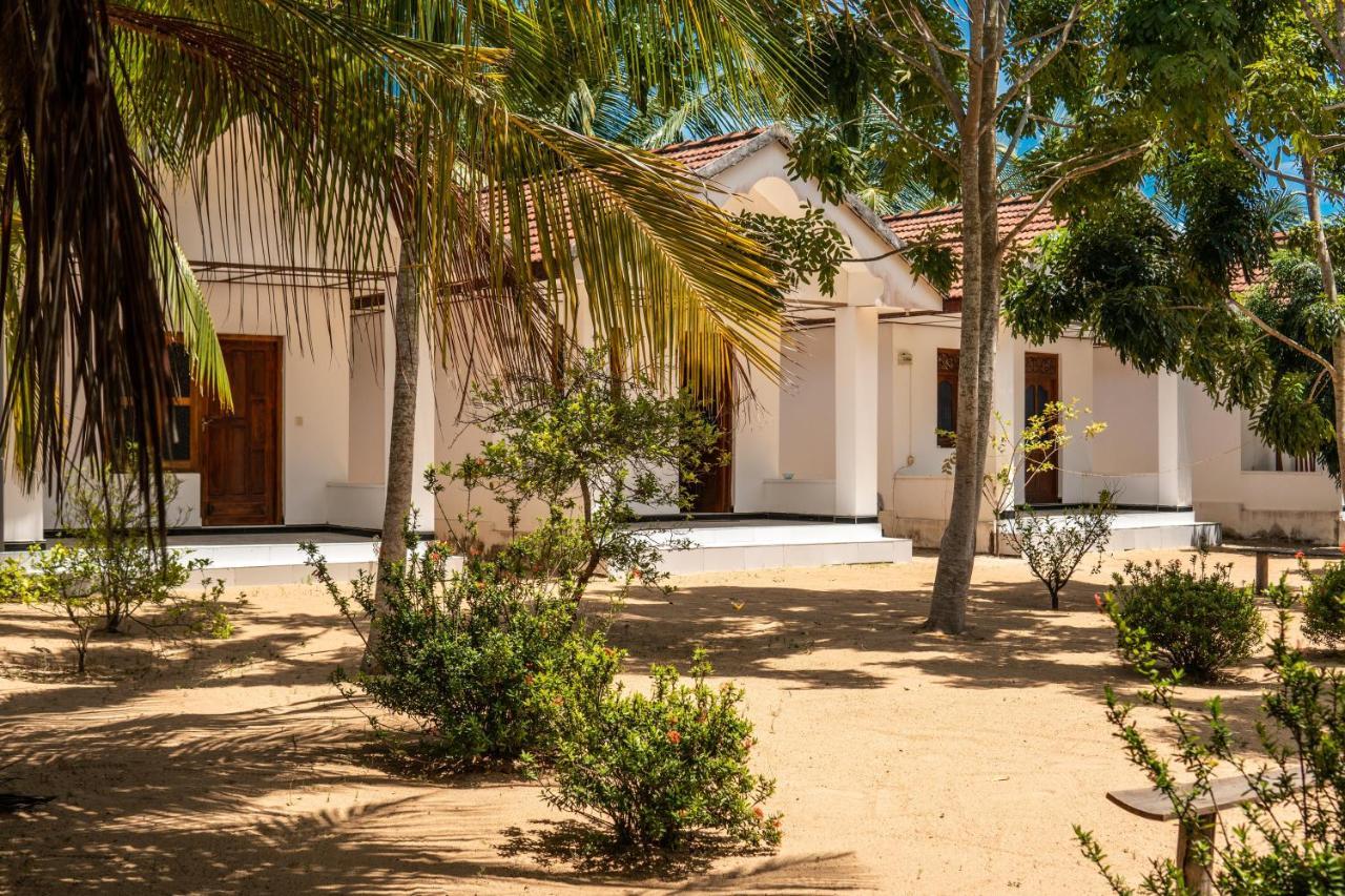 Surf & Yoga Arugam Bay Hotell Exteriör bild