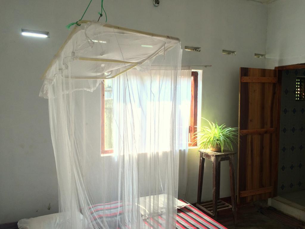 Surf & Yoga Arugam Bay Hotell Rum bild