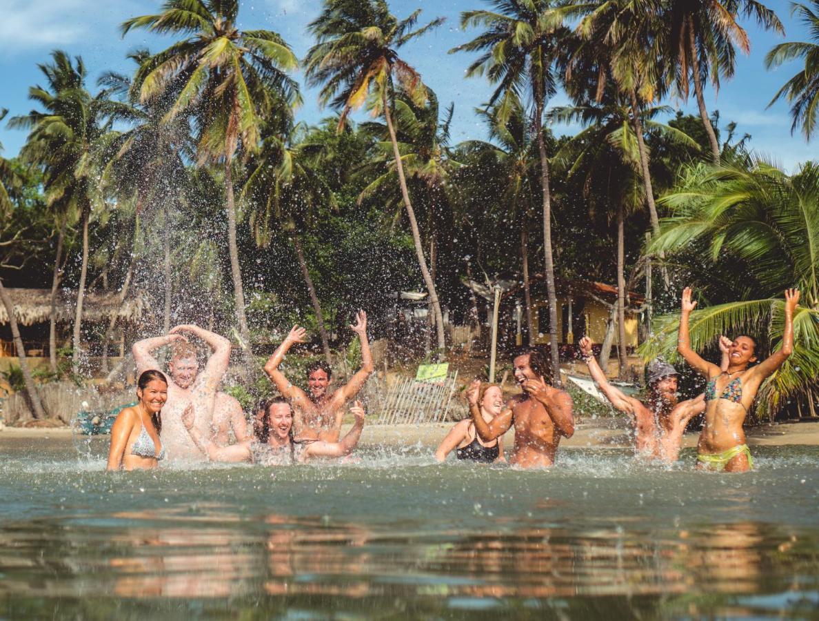 Surf & Yoga Arugam Bay Hotell Exteriör bild